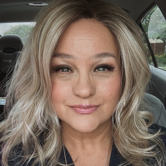 Meet your Posher, Carol - Picture 1 of 2